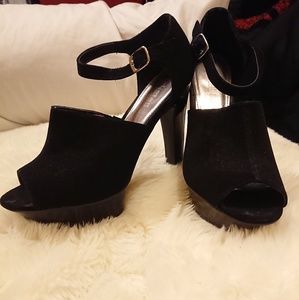 Thick heeled platform heels